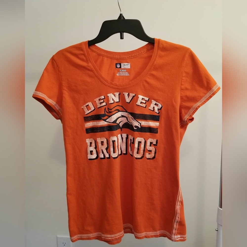 Women's  NFL Team brand Bronco's T-shirt Sz XL